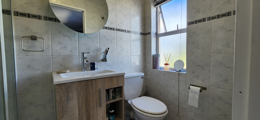3 Bedroom Property for Sale in Sunningdale Western Cape